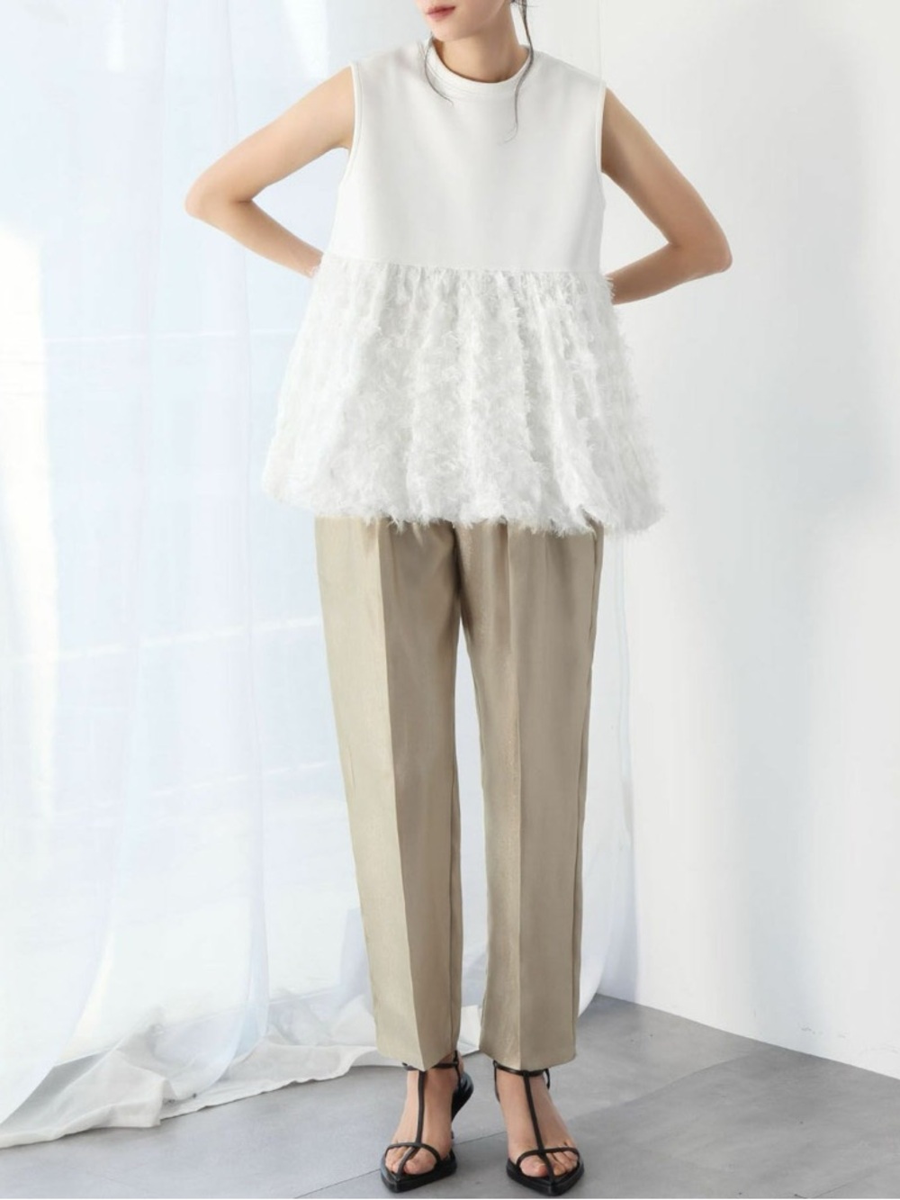 FEATHER TEXTURE White Sleeveless Zip Back Peplum Hem Top LARGE - Picture 2 of 7